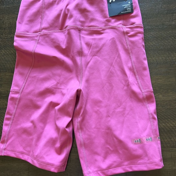 Under Armour women’s M bike shorts with pockets. NWT - Picture 2 of 5